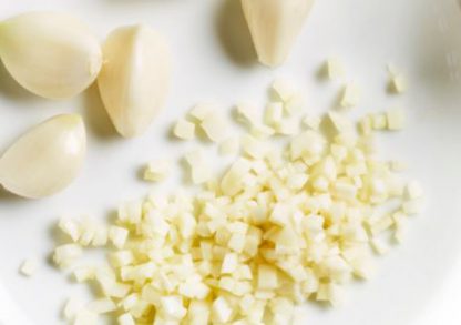 Küüslauk purustatud 4mm 1 kg pk (CHI 5*1 kg/kst) -18c